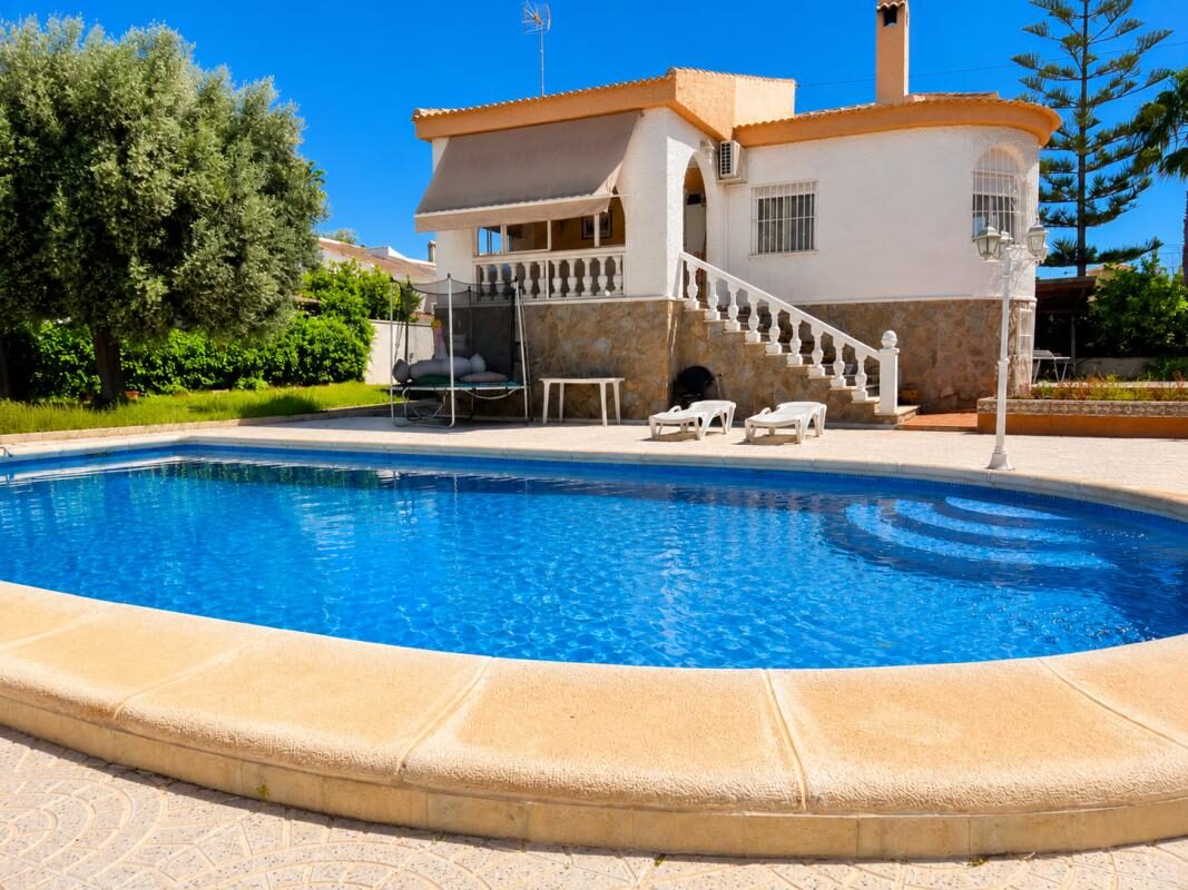 Willa z 5 sypialniami, 200m² w Torrevieja, Hiszpania [ID: 0152-635686]