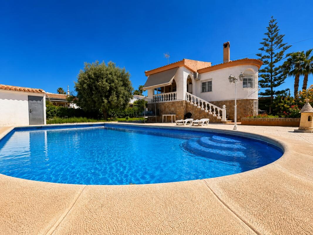Willa z 5 sypialniami, 200m² w Torrevieja, Hiszpania [ID: 0152-635686]