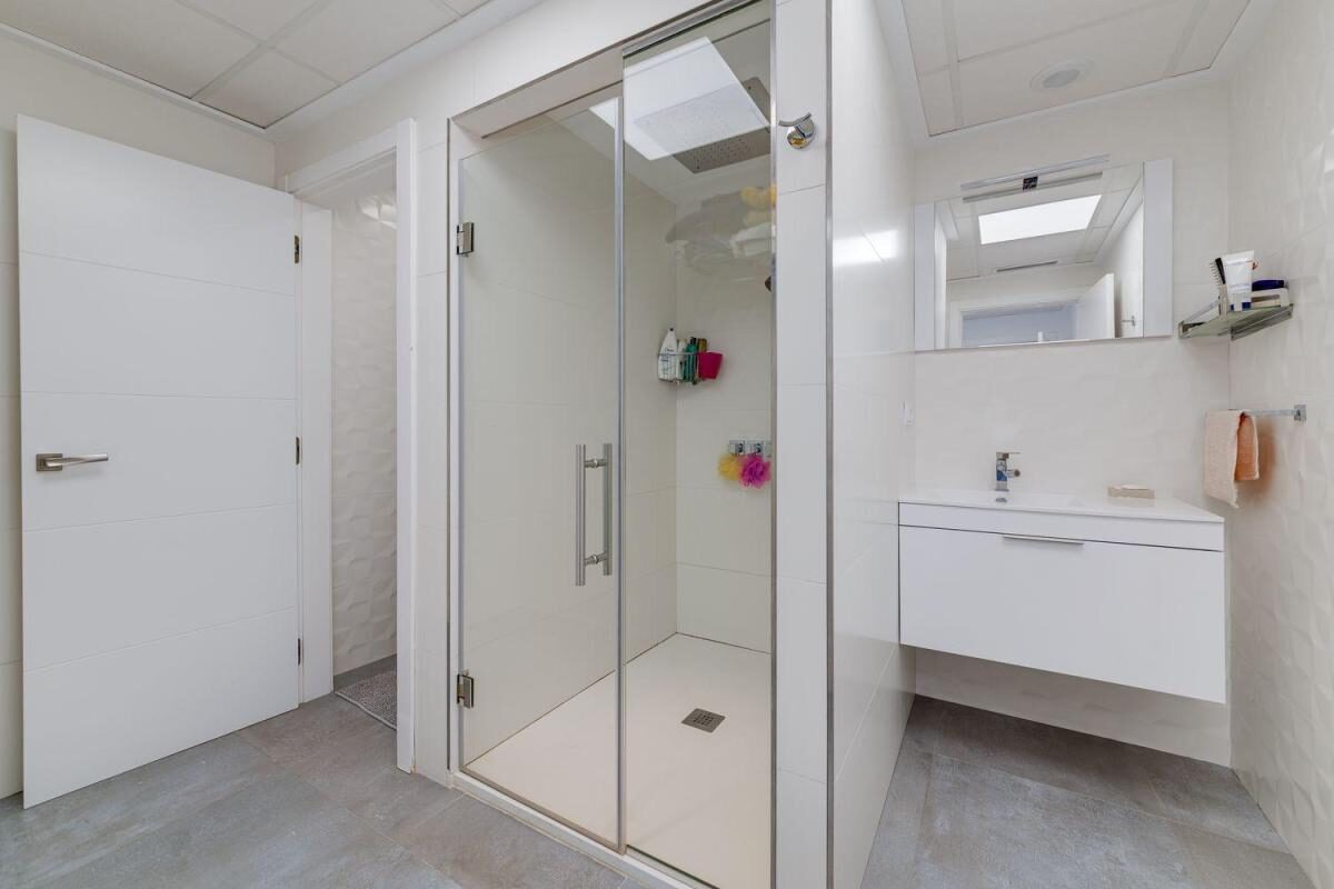 Willa z 3 sypialniami, 461m² w Torrevieja, Hiszpania [ID: 0152-635677]