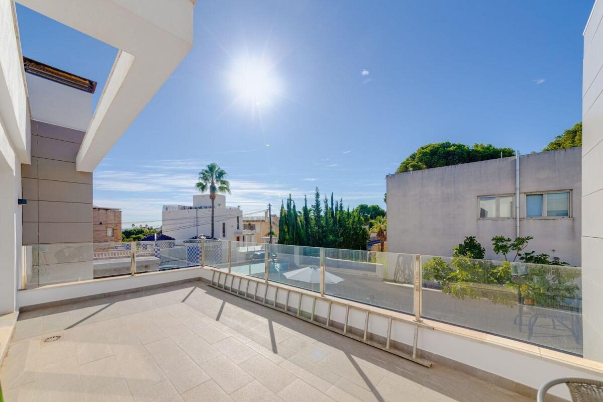 Willa z 3 sypialniami, 461m² w Torrevieja, Hiszpania [ID: 0152-635677]