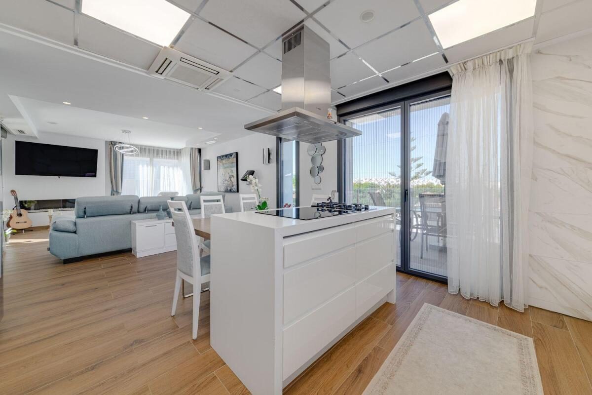 Willa z 3 sypialniami, 461m² w Torrevieja, Hiszpania [ID: 0152-635677]