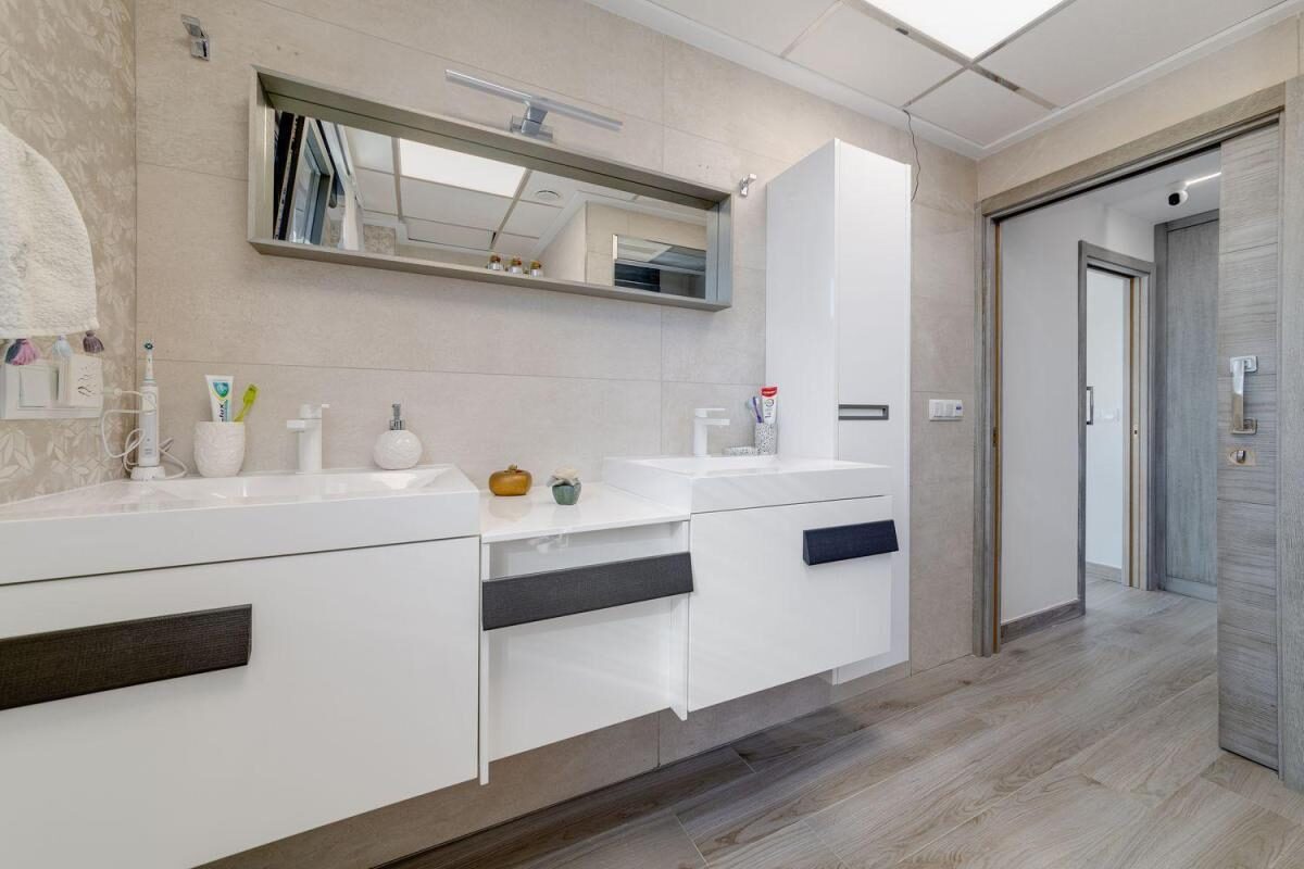 Willa z 3 sypialniami, 461m² w Torrevieja, Hiszpania [ID: 0152-635677]