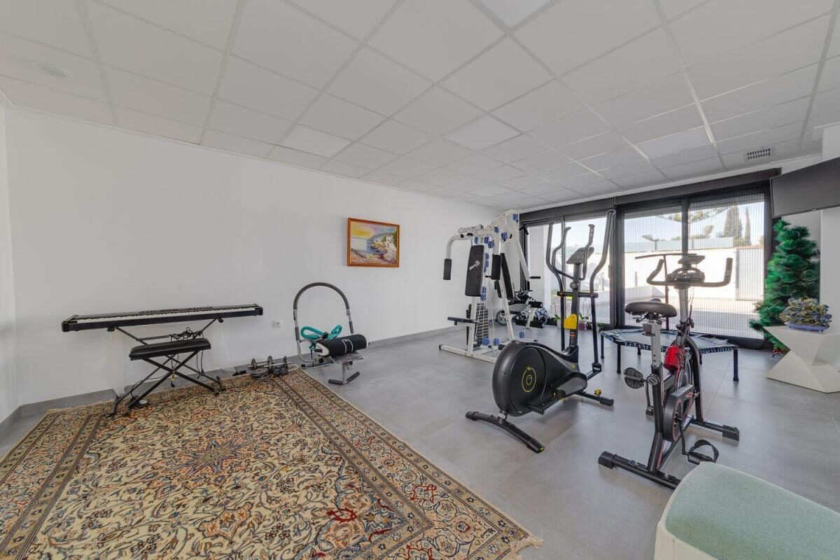 Willa z 3 sypialniami, 461m² w Torrevieja, Hiszpania [ID: 0152-635677]