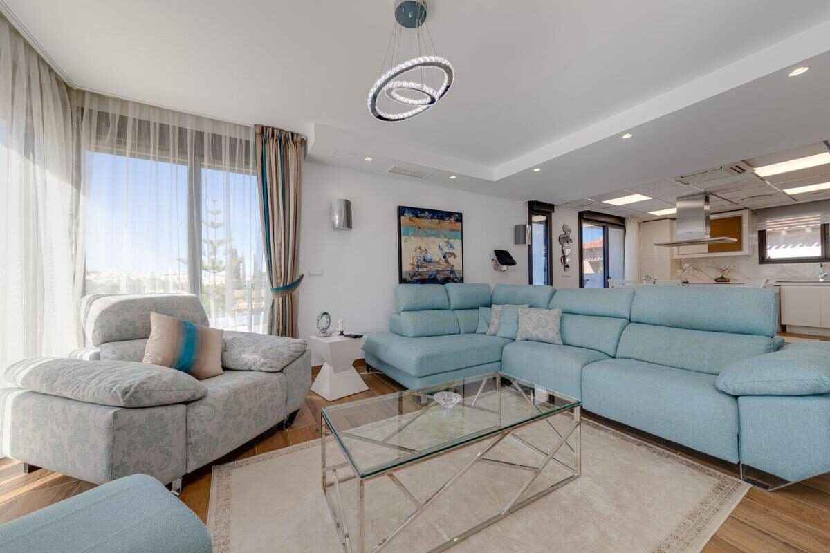 Willa z 3 sypialniami, 461m² w Torrevieja, Hiszpania [ID: 0152-635677]