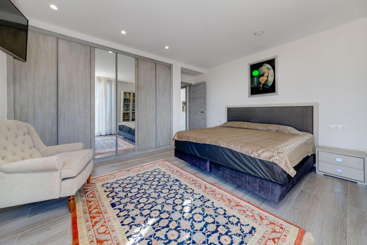 Willa z 3 sypialniami, 461m² w Torrevieja, Hiszpania [ID: 0152-635677]