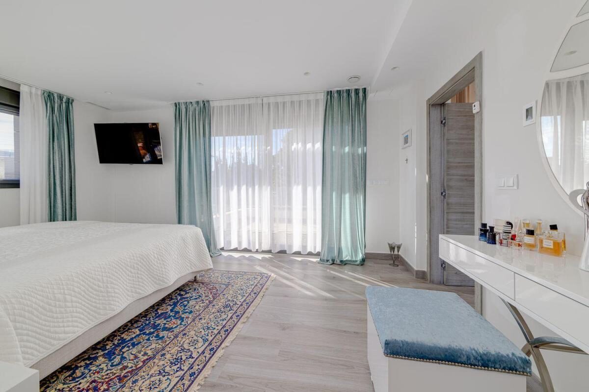 Willa z 3 sypialniami, 461m² w Torrevieja, Hiszpania [ID: 0152-635677]