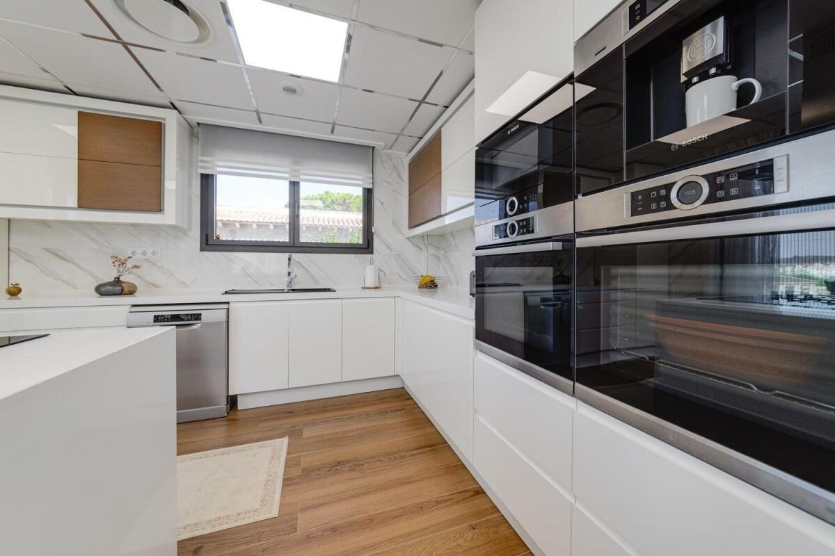 Willa z 3 sypialniami, 461m² w Torrevieja, Hiszpania [ID: 0152-635677]