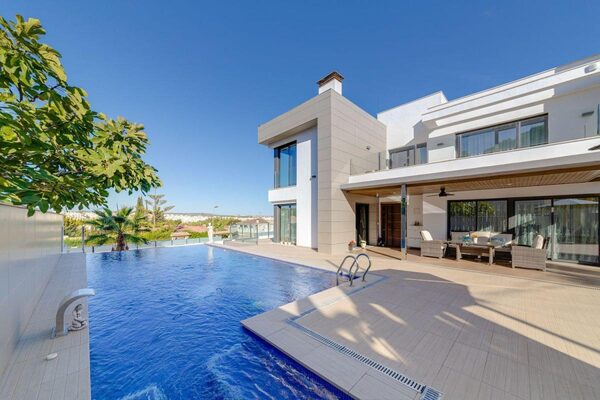 Willa w Torrevieja, Hiszpania, 461m²