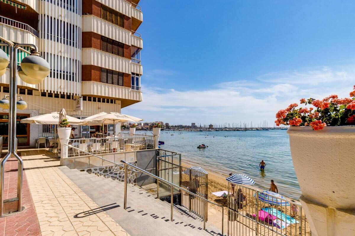 Apartamenty z 3 sypialniami, 100m² w Torrevieja, Hiszpania [ID: 0152-635676]