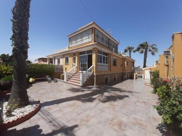 Willa w Torrevieja, Hiszpania, 350m² - obraz 4