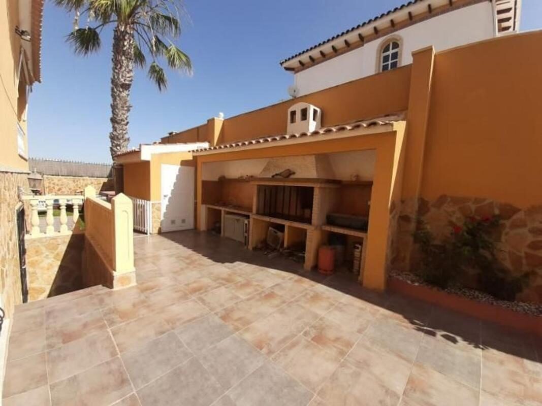 houses z 6 sypialniami, 350m² w Torrevieja, Hiszpania [ID: 0152-588218]