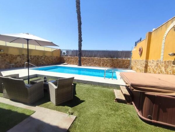 houses w Torrevieja, Hiszpania, 350m² - obraz 6