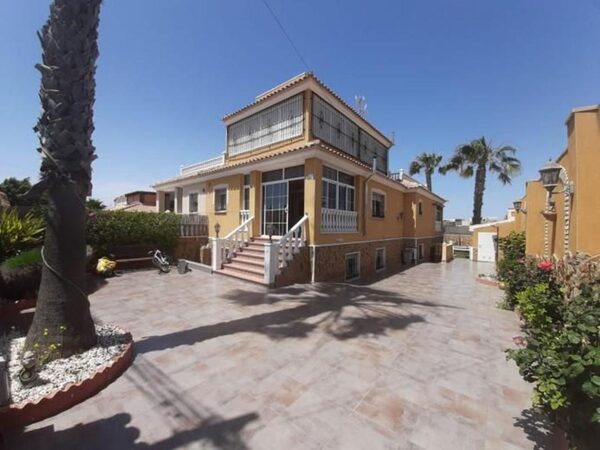 houses w Torrevieja, Hiszpania, 350m² - obraz 3