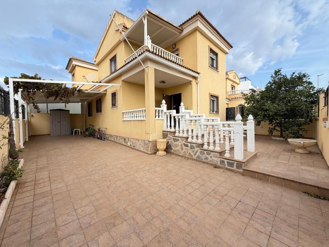 Вілла з 4 спальнями, 133м² в Оріуела, Іспанія [ID: 0152-637028]