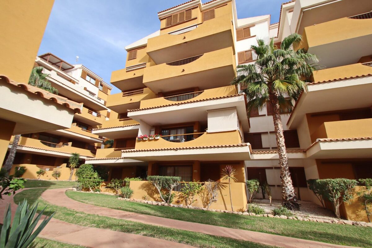 Apartments with 2 bedrooms, 86m² in Punta Prima, Spain [ID: 0150-LS-1910]