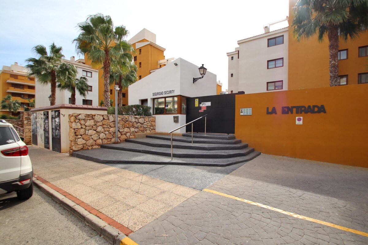 Apartments with 2 bedrooms, 86m² in Punta Prima, Spain [ID: 0150-LS-1910]