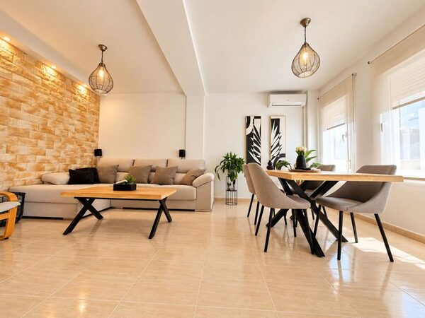 Domy w Daya Nueva, Hiszpania, 168m²