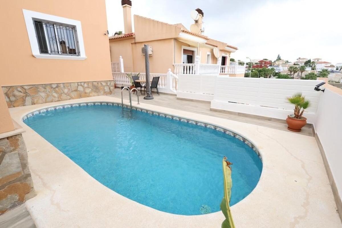 Villa with 5 bedrooms, 208m² in San Miguel de Salinas, Spain [ID: 0152-645396]