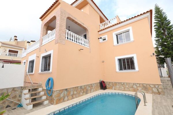 Villa in San Miguel de Salinas, Spain, 208m² - image 2