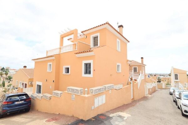 Villa in San Miguel de Salinas, Spain, 208m²