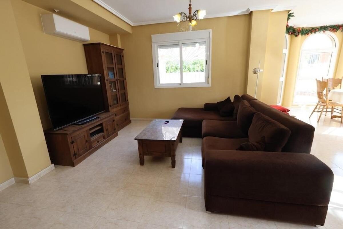 Таунхаус с 3 спальнями, 139м² в Рохалес, Испания [ID: 0152-645393]