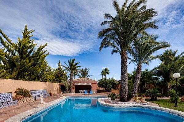 Villa in Torrevieja, Spain, 558m² - image 2