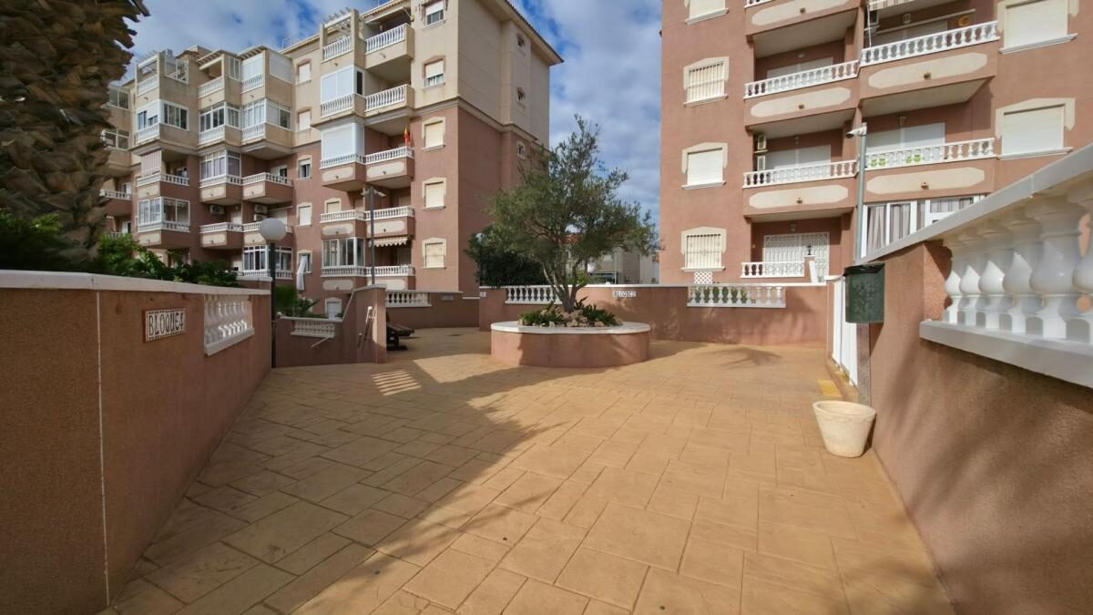 Apartamenty z 1 sypialnią, 45m² w Torrevieja, Hiszpania [ID: 0152-640816]