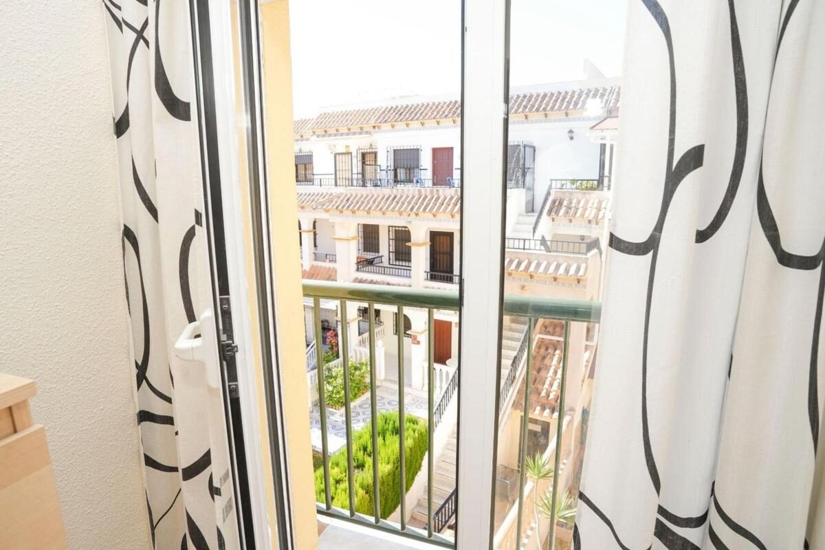 Apartments with 3 bedrooms, 94m² in Torrevieja, Spain [ID: 0152-638415]