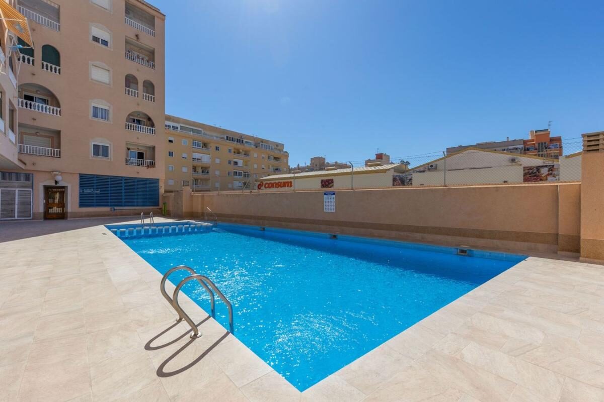 Apartamenty z 1 sypialnią, 74m² w Torrevieja, Hiszpania [ID: 0152-637430]