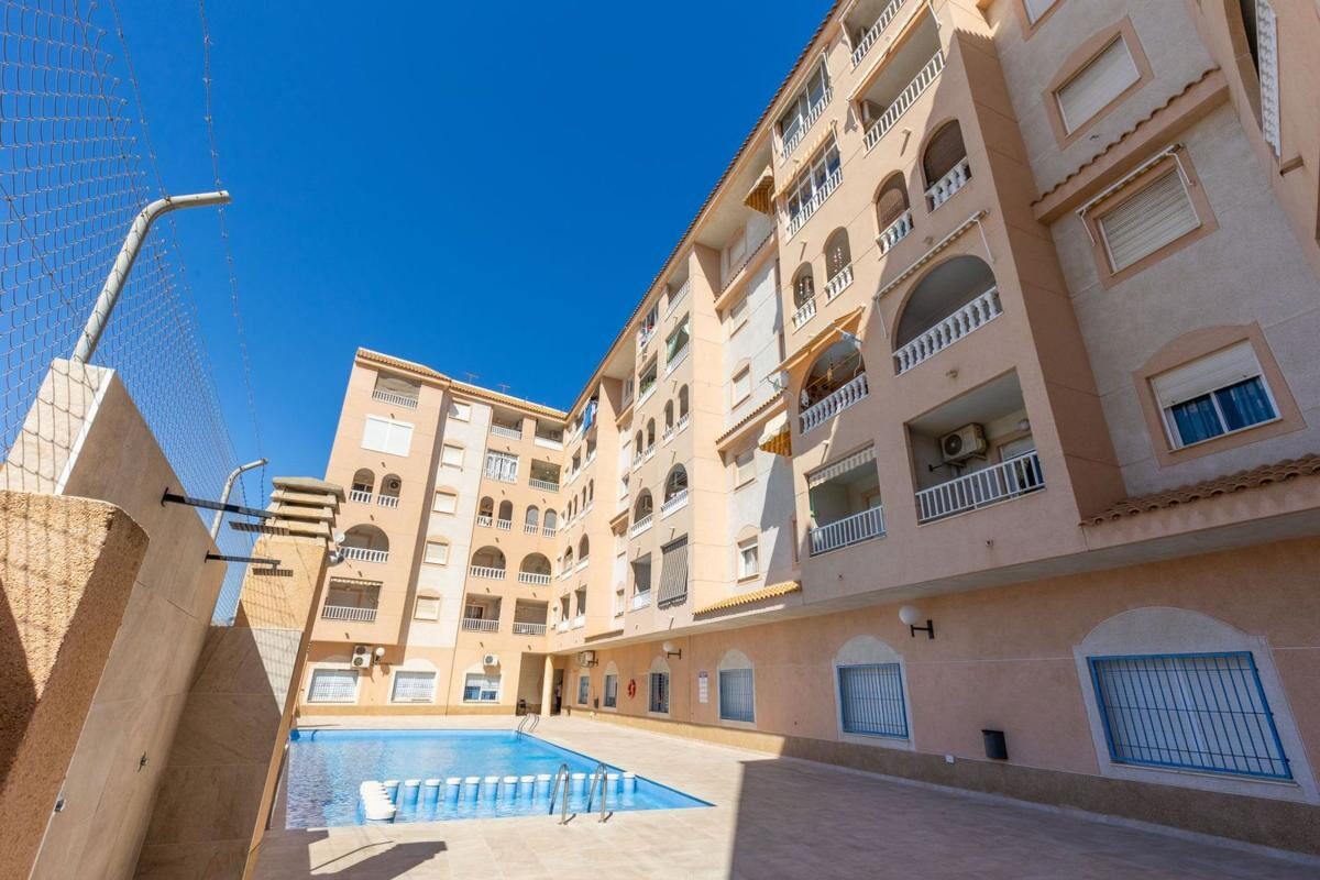 Apartamenty z 1 sypialnią, 74m² w Torrevieja, Hiszpania [ID: 0152-637430]