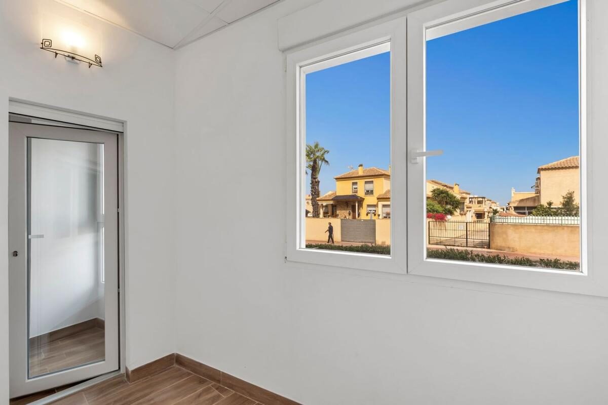 Apartamenty z 1 sypialnią, 74m² w Torrevieja, Hiszpania [ID: 0152-637430]