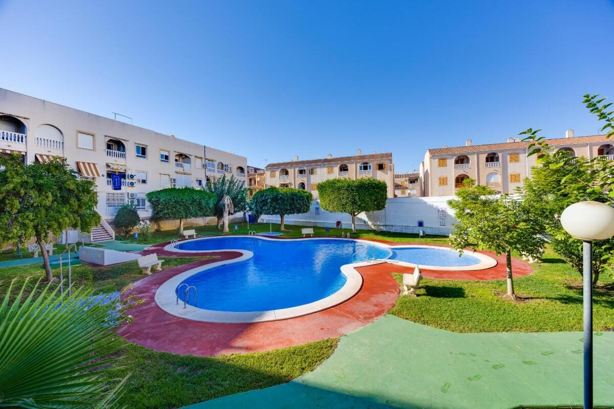 Apartments with 2 bedrooms, 61m² in Torrevieja, Spain [ID: 0152-635695]