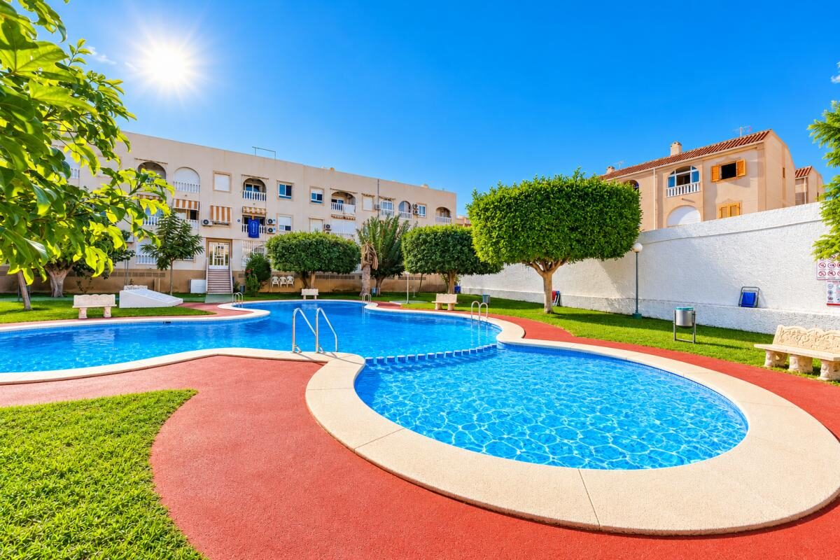 Apartments with 2 bedrooms, 61m² in Torrevieja, Spain [ID: 0152-635695]