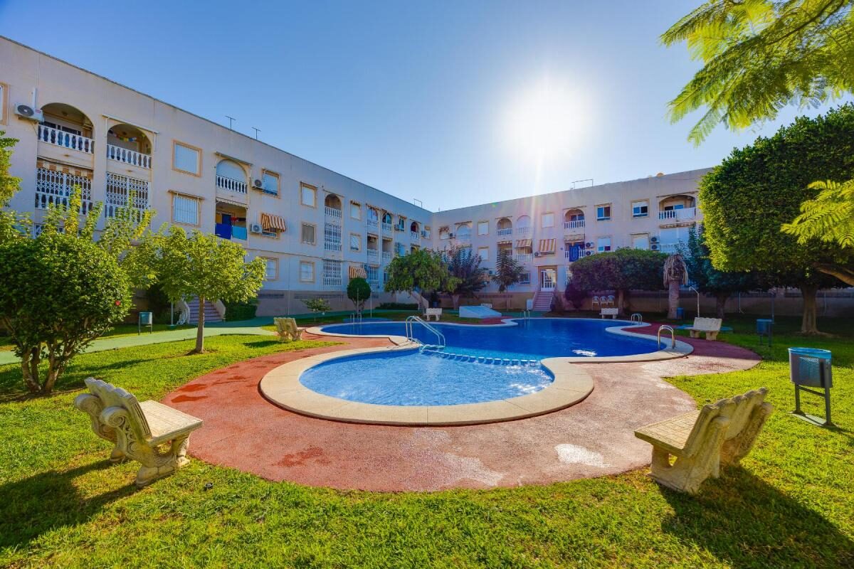 Apartments with 2 bedrooms, 61m² in Torrevieja, Spain [ID: 0152-635695]