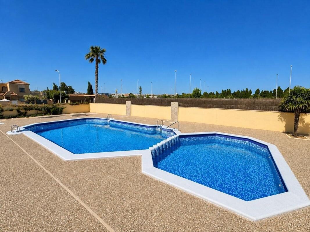 Bungalow z 1 sypialnią, 82m² w Torrevieja, Hiszpania [ID: 0152-633571]