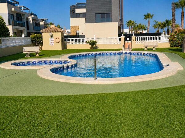 Bungalow in Orihuela, Spain, 88m²