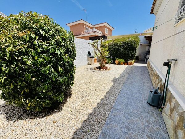 Villa in Torrevieja, Spain, 135m² - image 9