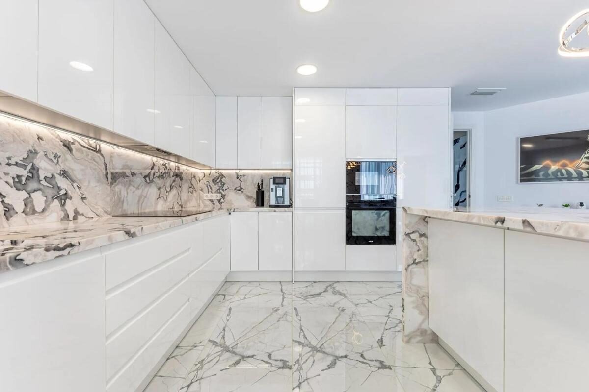 Apartments with 5 bedrooms, 253m² in Alicante, Spain [ID: 0152-630169]