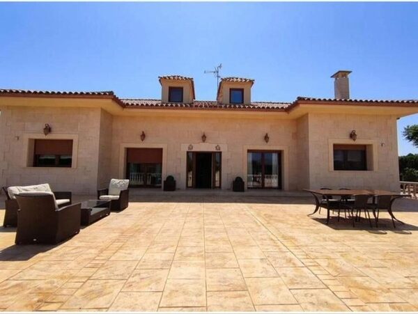 Domy w Aspe, Hiszpania, 669m²