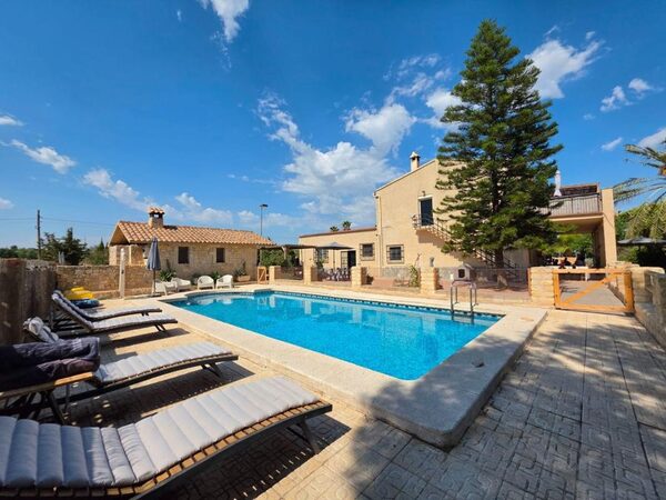 Houses in Elche / Elx, Spain, 738m² - image 2