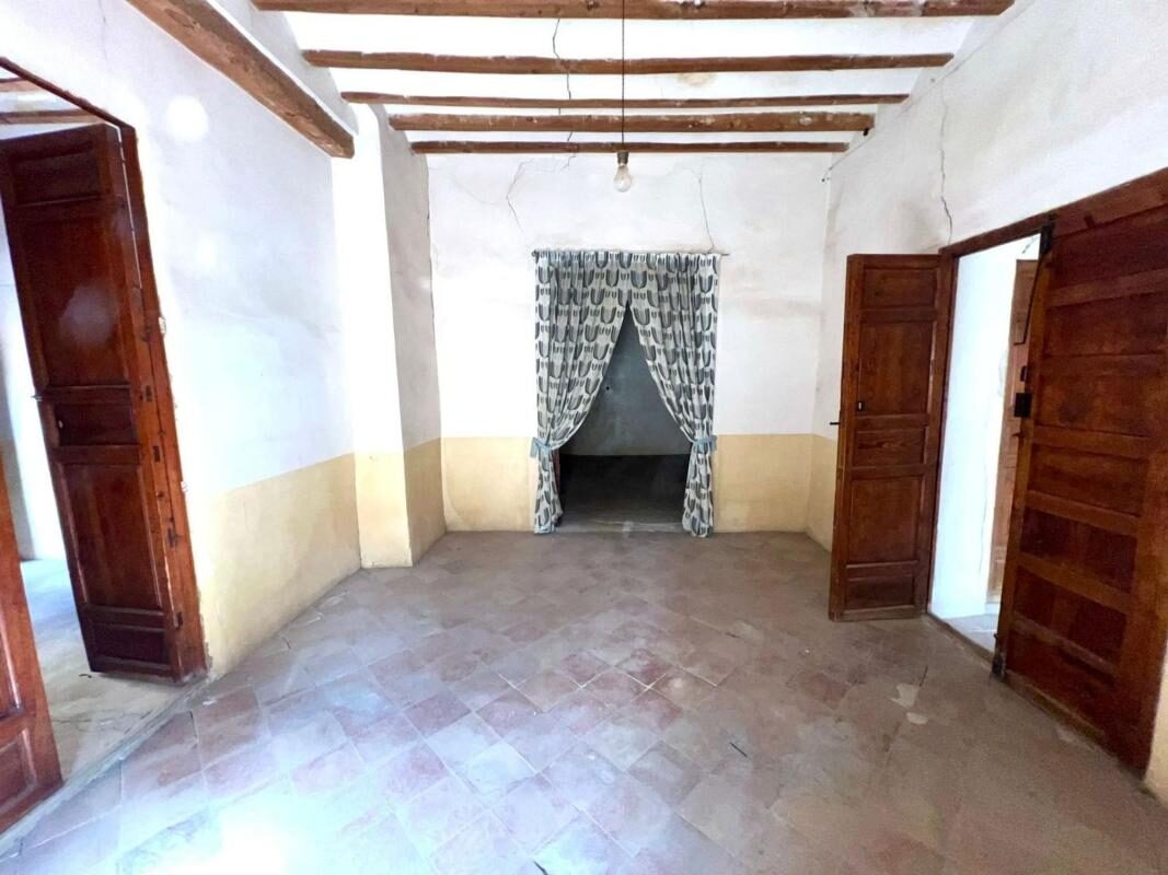 Houses with 8 bedrooms, 380m² in Pinoso, Spain [ID: 0152-619825]