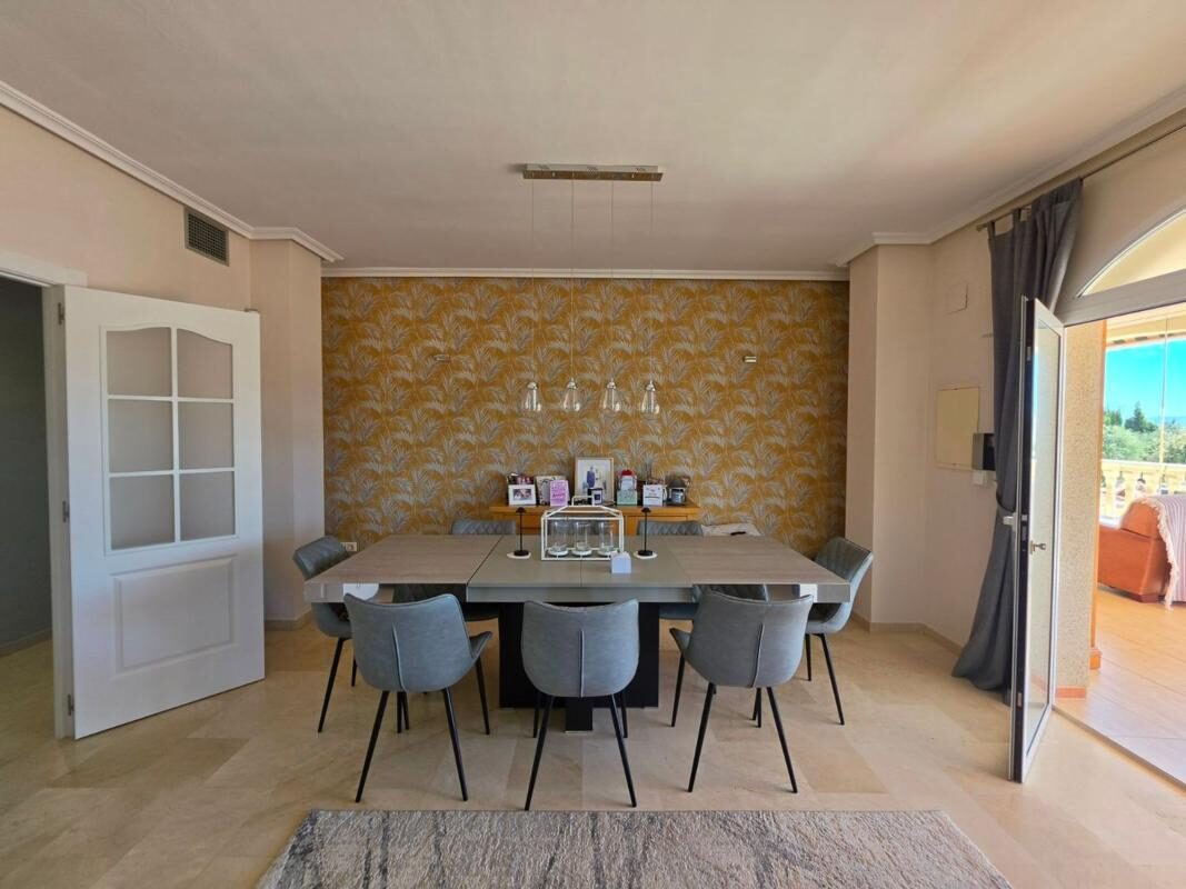 Будинки з 4 спальнями, 405м² в Піносо, Іспанія [ID: 0152-619292]