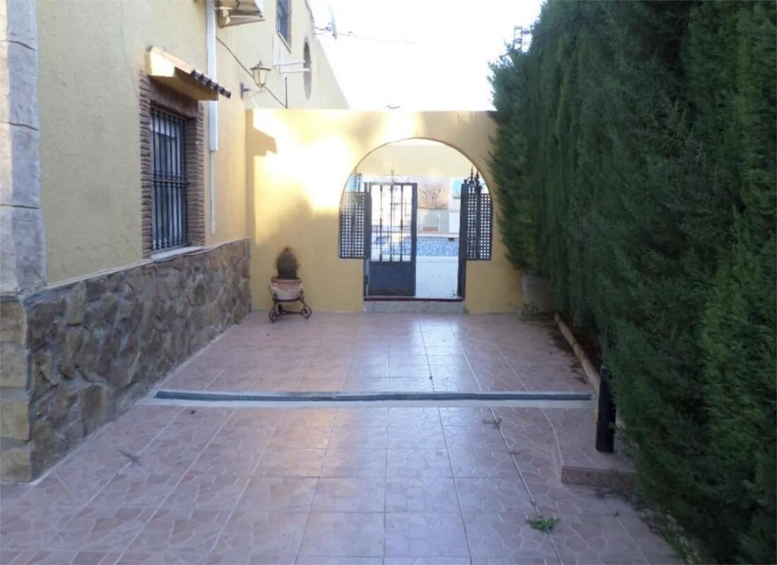 Willa z 4 sypialniami, 350m² w Orihuela, Hiszpania [ID: 0152-619030]