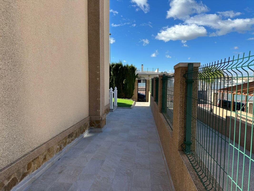 Вілла з 4 спальнями, 207м² в Торрев'єха, Іспанія [ID: 0152-619027]