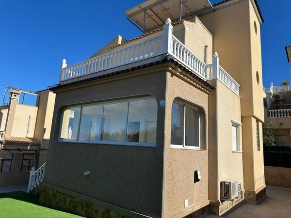 Villa in Torrevieja, Spain, 207m² - image 7