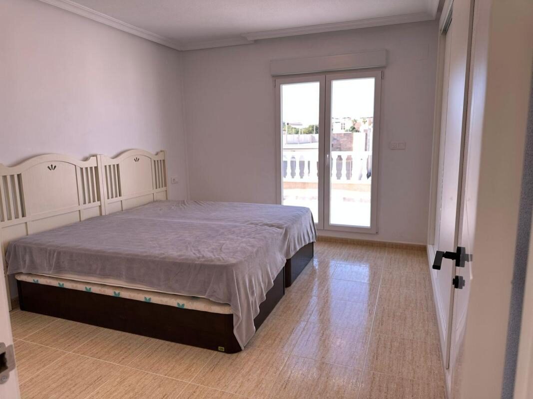 Вілла з 4 спальнями, 207м² в Торрев'єха, Іспанія [ID: 0152-619027]