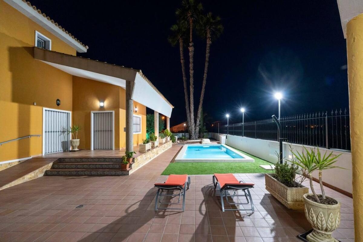 Willa z 5 sypialniami, 500m² w Orihuela, Hiszpania [ID: 0152-619024]
