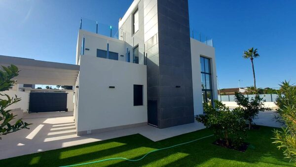 Villa in Torrevieja, Spain, 190m² - image 4