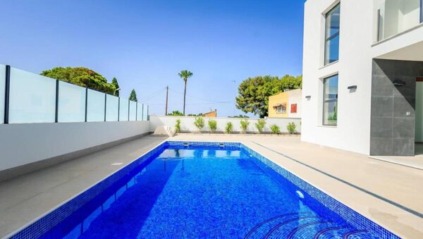 Villa in Torrevieja, Spain, 190m² - image 4