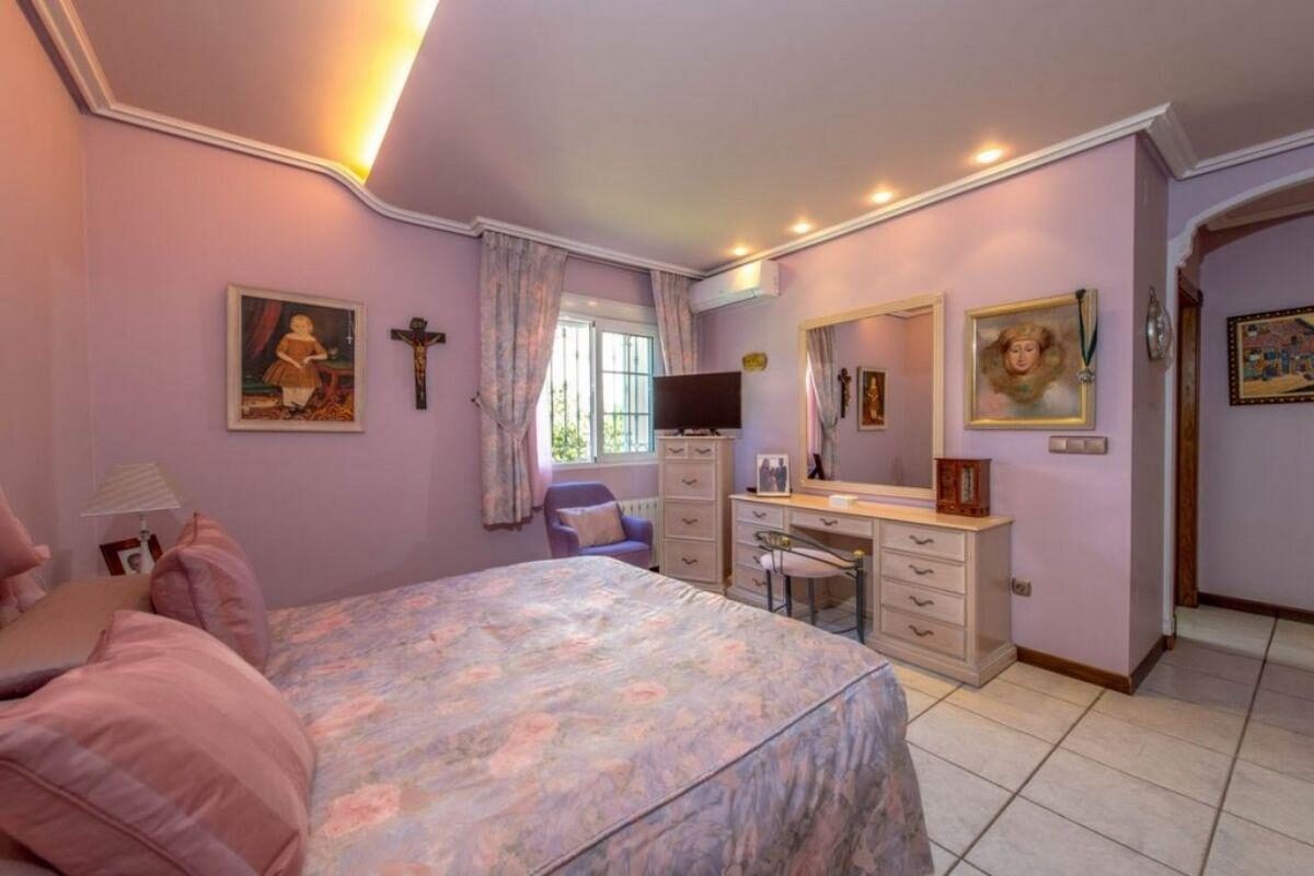 Вілла з 6 спальнями, 500м² в Торрев'єха, Іспанія [ID: 0152-619012]